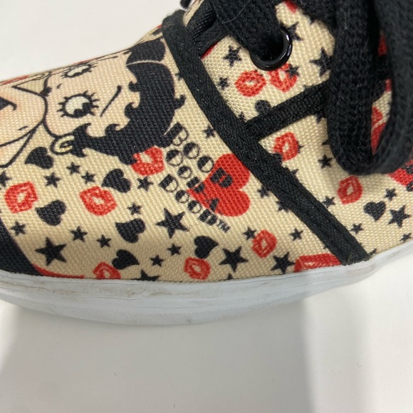 Betty Boop Patterned Sneakers - Picture 5 of 10